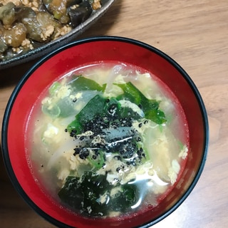 ワカメと玉ねぎと卵の中華スープ